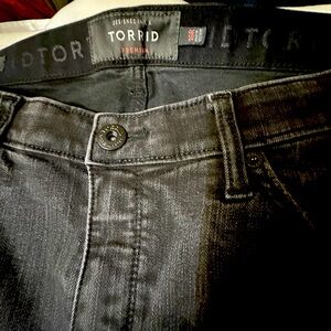 Women’s Torrid Skinny Black Premium Stretchy Distressed Sky High